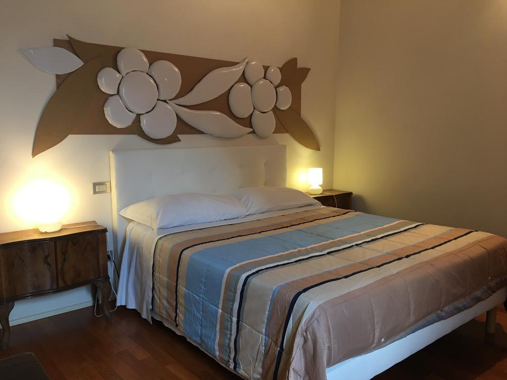 Domus Nova Residenza Il B&B Mântua Exterior foto