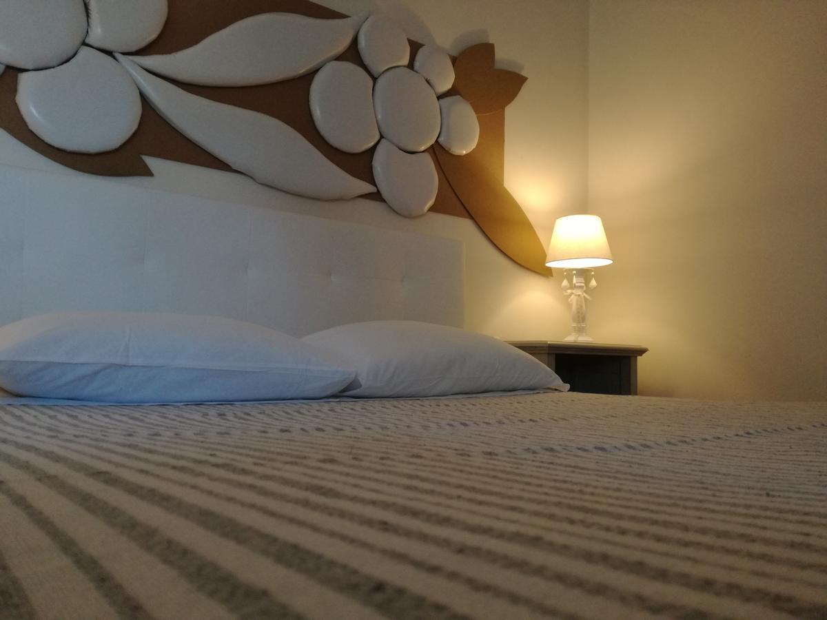 Domus Nova Residenza Il B&B Mântua Exterior foto
