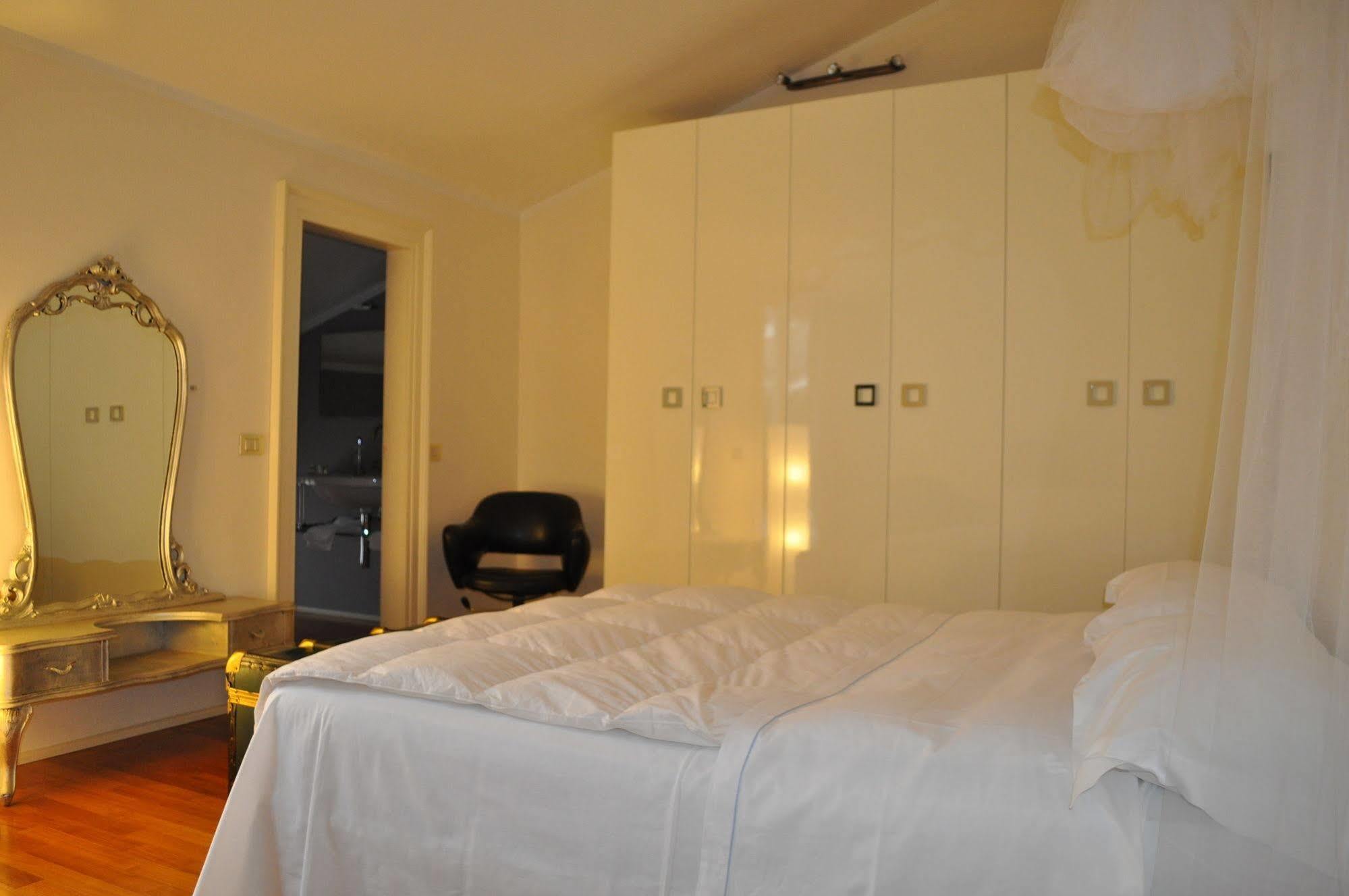 Domus Nova Residenza Il B&B Mântua Exterior foto